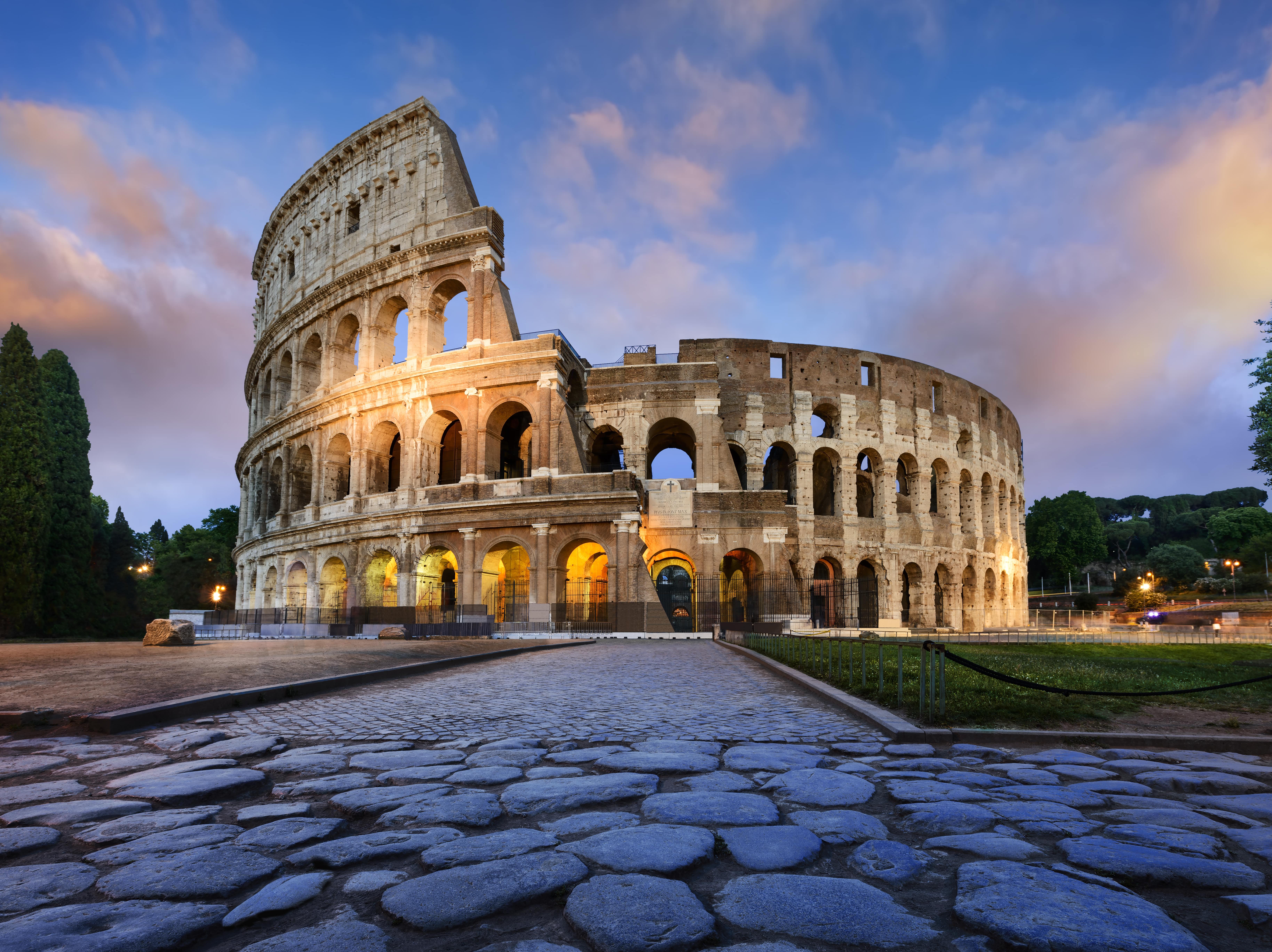 colosseum-rome-dusk-min